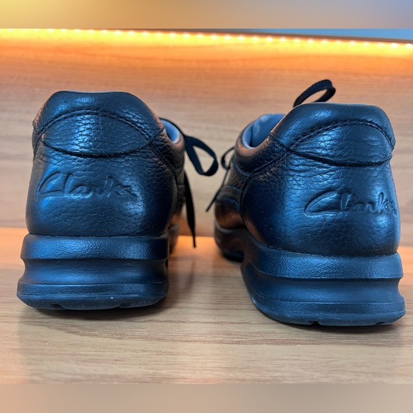 Clarks Black Leather Caribou Men Shoe / Size 8 - Picture 11 of 16